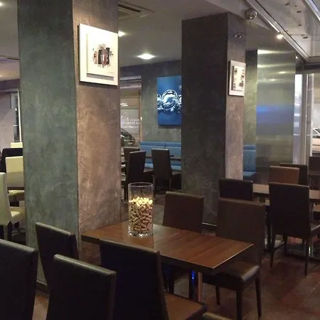 拉弗雷格特餐厅酒店 *
